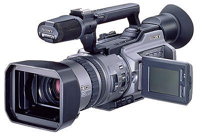 News and Information 業務用カメラに迫る映像美を実現するDV方式デジタルビデオカメラ 発売