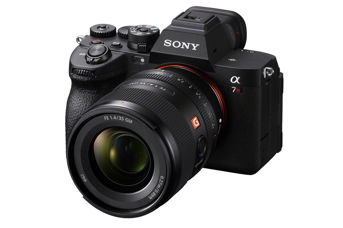 SONYカメラ（α7R III）