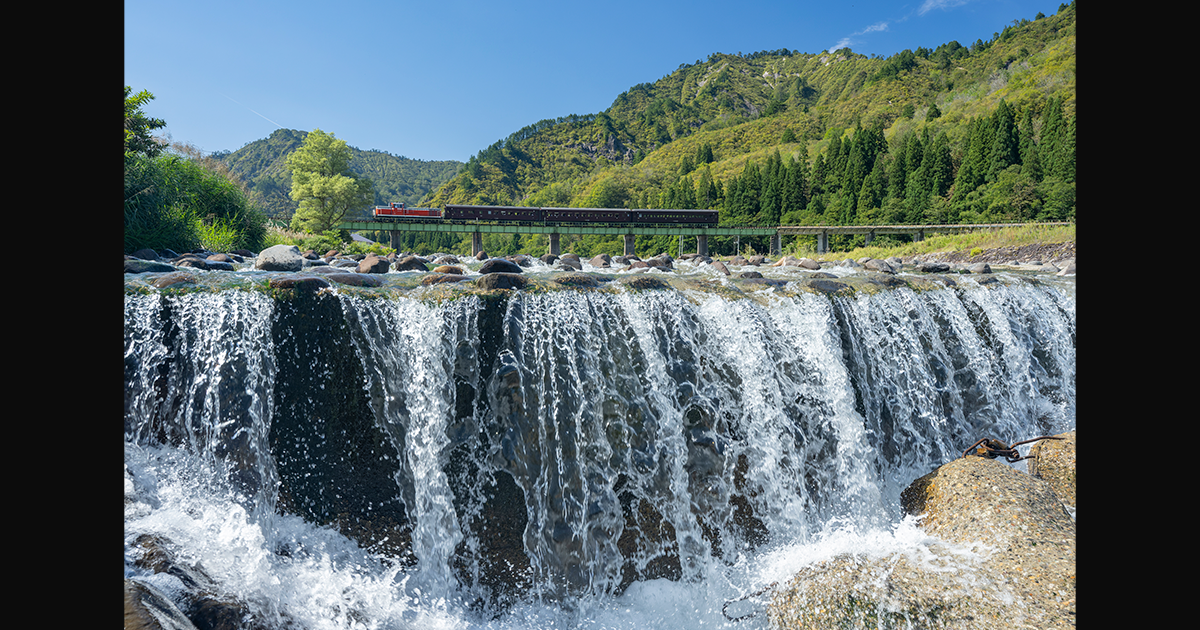 鉄道写真家 中井精也 氏 中井精也がαと旅する鉄道冒険記 Adventure TRAIN 第2回 只見線 | α Universe |  デジタル一眼カメラα（アルファ） | ソニー