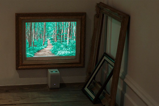 まるで壁に仕込まれた小窓