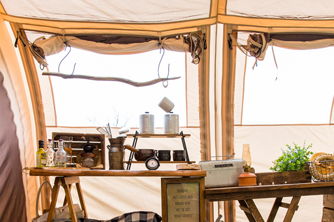 つり下げることには、インテリアだけでなく音質の面でもメリットがあります