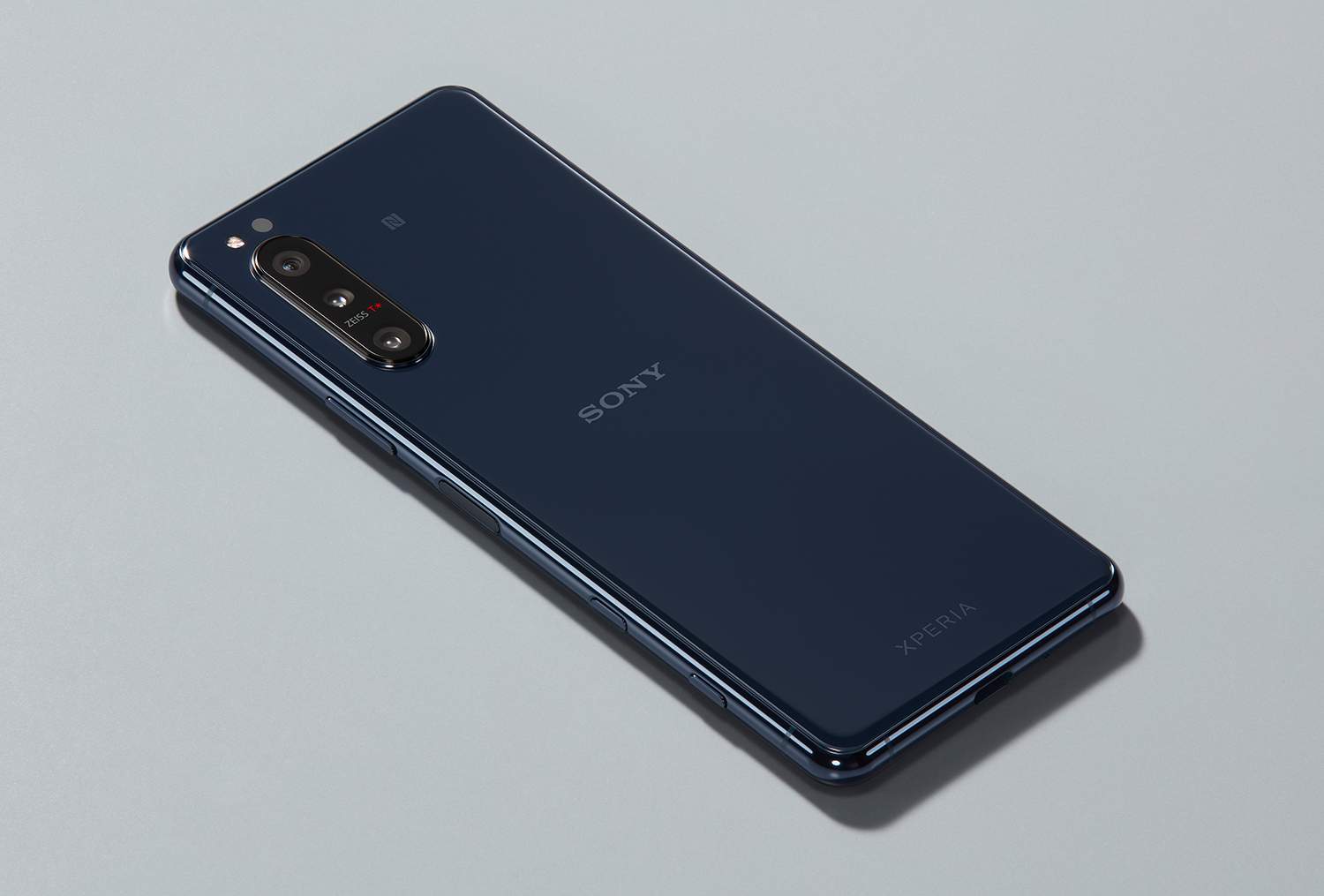 Xperia 5 II（エクスペリア ファイブ マークツー）| デザイン| Xperia